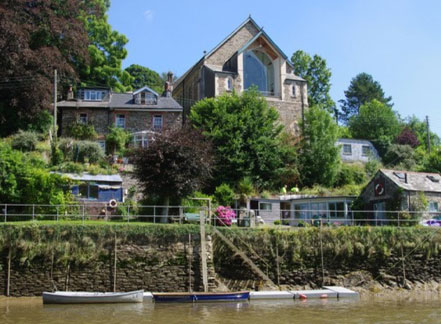 Alison Smith is a  dynamic, Classical guitarist with an impressive repertoire of classical Guitar music, which can be tailored to suit any occasion, in Devon, Cornwall, the South West and UK Alison Smith Classical Guitarist | Classical Guitarist Concerts, Recitals | Classical Guitarist Devon | Classical Guitarist Cornwall| Classical Guitarist South West |